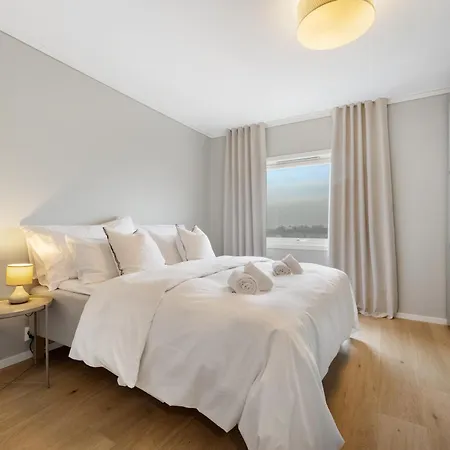 Stunning Views - Free Parking - Private Terrace * Μπέργκεν